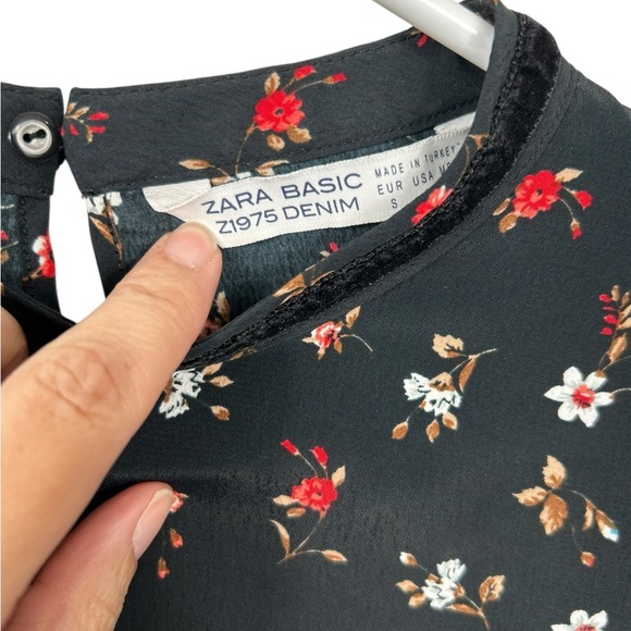 Zara moody floral blouse, S, ruffled sleeves & hem, velvet, Edgy Romantic - Picture 3 of 8
